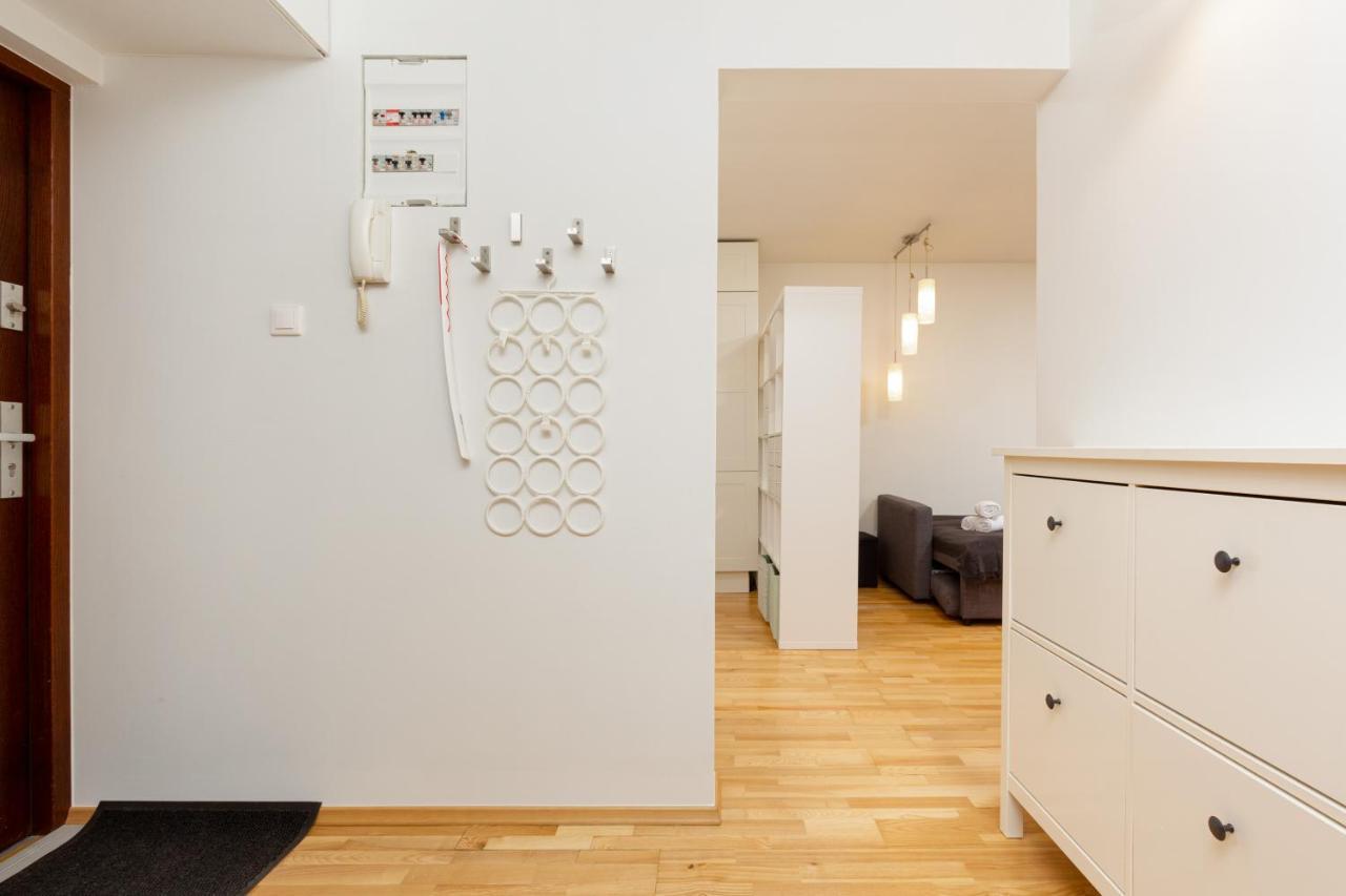 Apartment Grzybowska By Noclegi Renters ワルシャワ エクステリア 写真